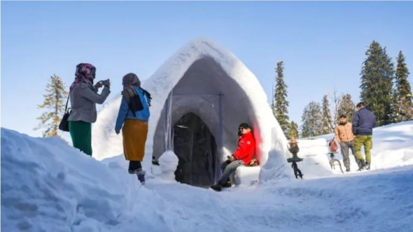 गुलमर्ग में बना दुनिया का सबसे बड़ा इग्लू कैफे