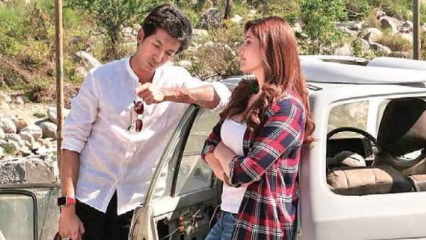 हम भी अकेले, तुम भी अकेले