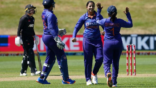 मानसी और राधा यादव पर गिरी गाज मानसी और राधा यादव पर गिरी गाज