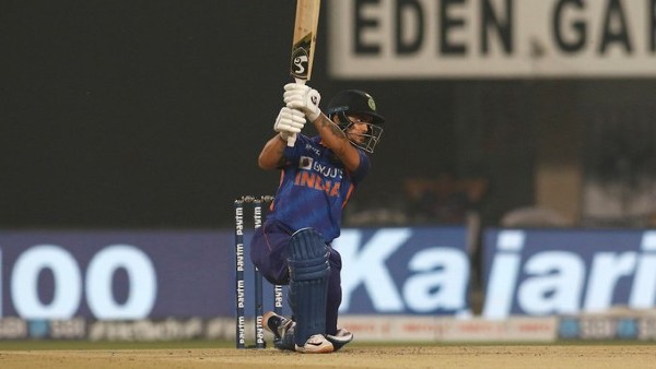 कैसा है पिच का हाल