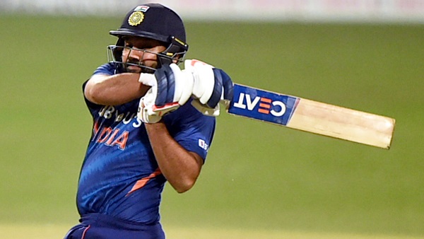 9 साल बाद मध्यक्रम में खेलने उतरे रोहित शर्मा