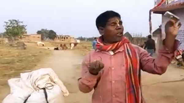 म्यूजिक कंपनी ने दिया चेक