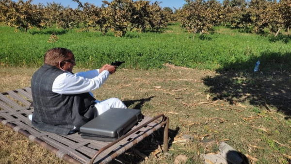 ये निशानेबाजी का भी शौक रखते हैं ये निशानेबाजी का भी शौक रखते हैं