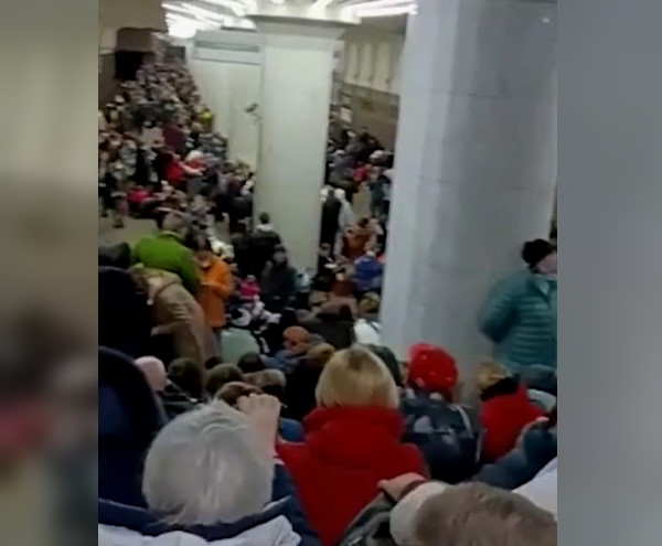 कलेक्ट्रेट पहुंच रहे पैरेंट्स, लगा रहे गुहार कलेक्ट्रेट पहुंच रहे पैरेंट्स, लगा रहे गुहार