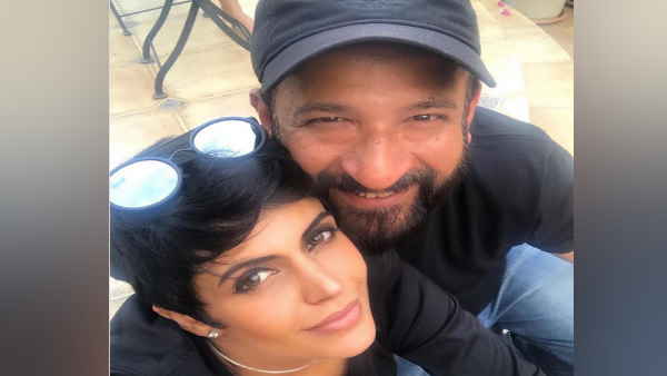 आज हमारी 23वीं शादी की सालगिरह होती