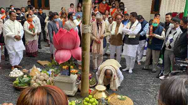 मणिपुर में पार्टी ध्वज की पूजा का है रिवाज