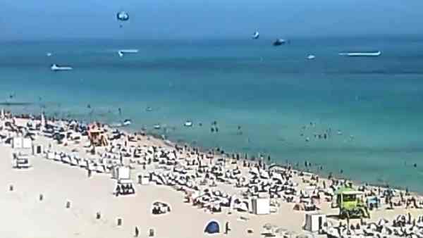 अमेरिका के मियामी बीच पर हेलीकॉप्टर क्रैश