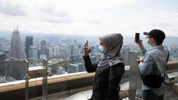 'पतियों' को सलाह- 'जिद्दी पत्नियों के साथ ना सोएं'