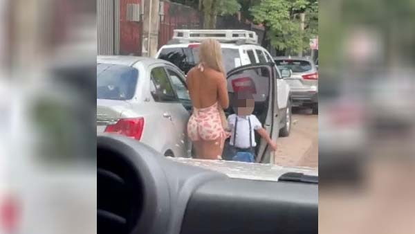 'बेटे के सामने कितने खराब कपड़े पहने हैं' 'बेटे के सामने कितने खराब कपड़े पहने हैं'