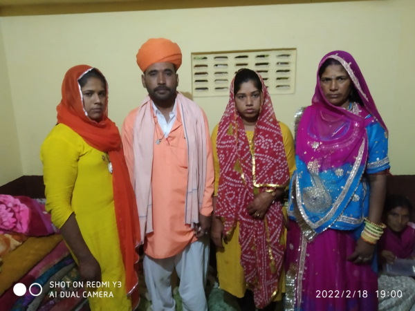 पिता के पास रहती है बेटी