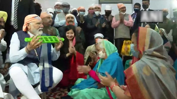 दिल्ली के करोल बाग में प्रधानमंत्री मोदी