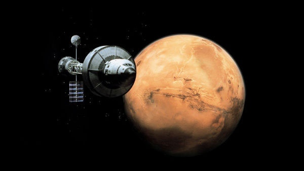 'डार्क सूट में दिखा'