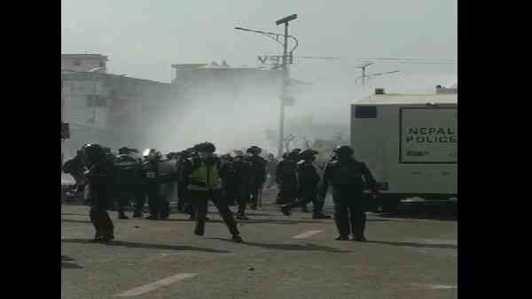 अमेरिका से मिले 'मुफ्त तोहफे' पर क्यों मचा है कोहराम ?