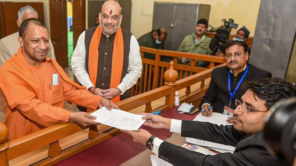 योगी आदित्यनाथ का नामांकन