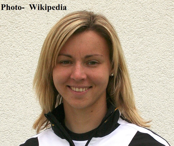 कैनोइस्ट में मशहूर निकोल रेनहार्ड्ट ने भी उतारे कपड़े-