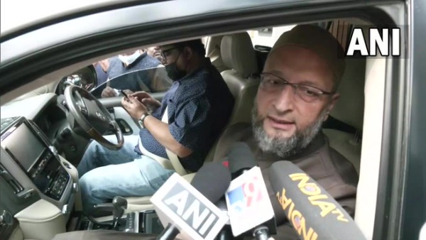 Asaduddin Owaisi taunted CM Yogi for the firing on his car Asaduddin Owaisi taunted CM Yogi for the firing on his car