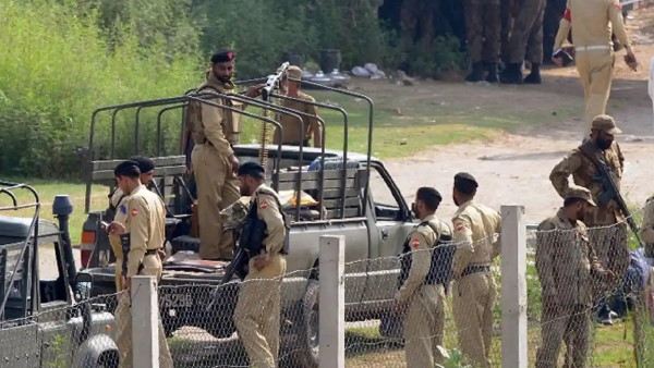 बलपूर्वक कब्जा करने का आरोप