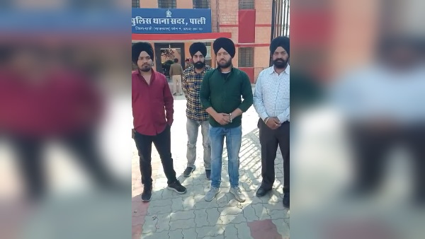 आर्टिफिशियल ज्वेलरी का लंबे समय से काम करते हैं