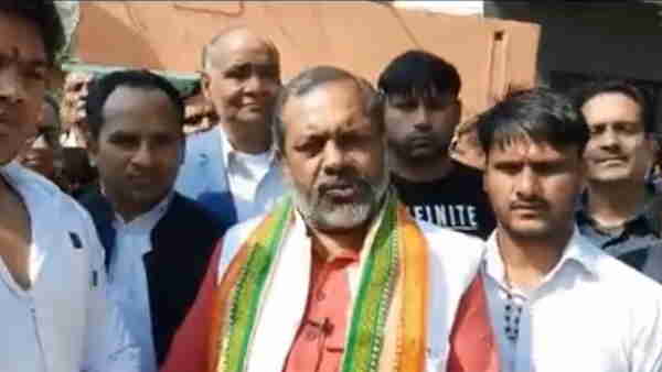 UP minister of state met the relatives of those who attacked Owaisi UP minister of state met the relatives of those who attacked Owaisi