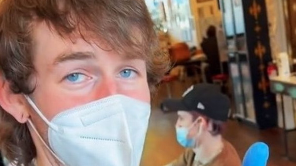 शख्स ने जैसे ही अपनी पैंट उतारी....