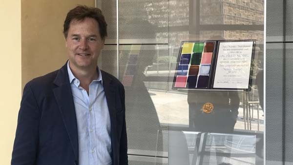 55 साल के हो चुके हैं निक क्लेग