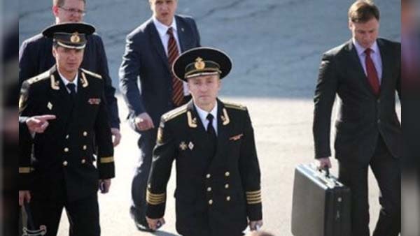 कोड के जरिए खुलता है ब्रीफकेस