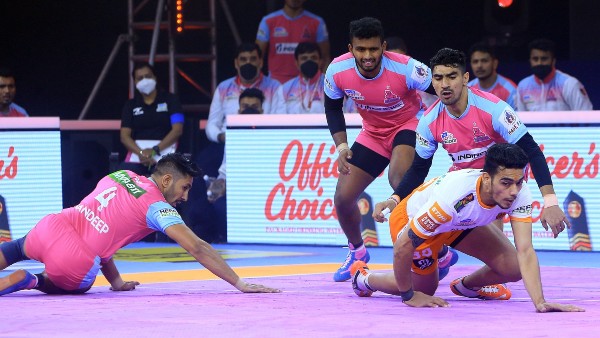 प्लेऑफ की रेस से जयपुर हुई बाहर