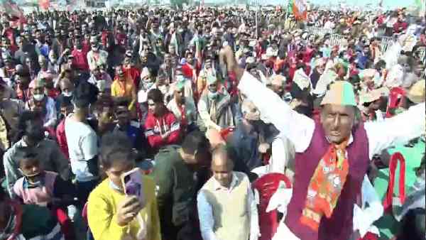विपक्ष पर पीएम मोदी ने साधा निशाना