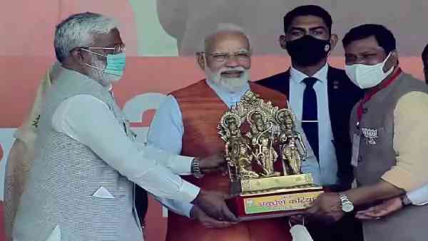 पीएम मोदी को भेंट की गई भगवान राम की मूर्ति