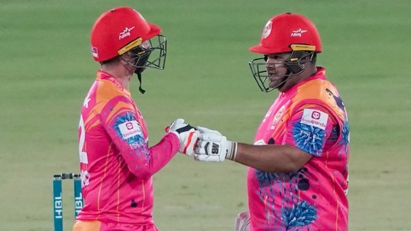 मुनरो-आजम के दम पर इस्लामाबाद युनाइटेड ने ठोंके 229 रन मुनरो-आजम के दम पर इस्लामाबाद युनाइटेड ने ठोंके 229 रन