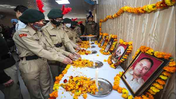 पुलवामा के एसपी को आतंकी ने भेजा था मैसेज