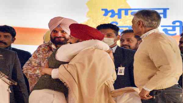 राहुल गांधी ने घोषणा के लिए कैसे बांधी भूमिका ?