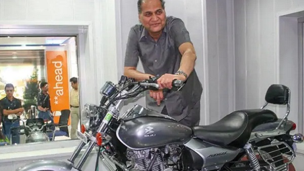 2005 से बजाज ऑटो राहुल बजाज के बेटे संभाल रहे हैं 2005 से बजाज ऑटो राहुल बजाज के बेटे संभाल रहे हैं