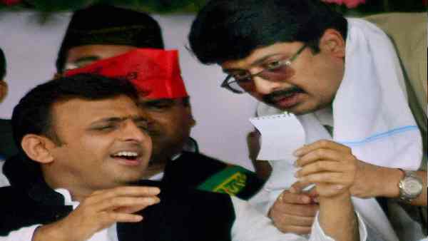 अखिलेश पहचानने से भी कर चुके हैं इनकार