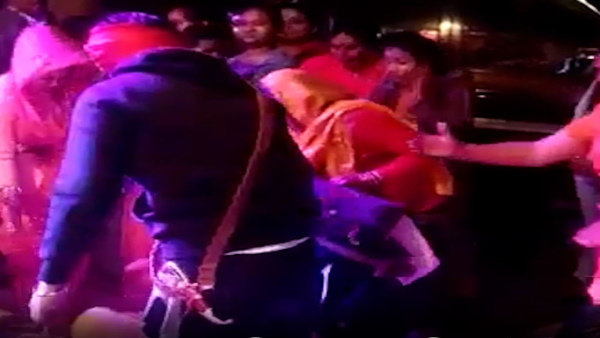 चार सदस्य बारात लेकर शादी करने पहुंचे चार सदस्य बारात लेकर शादी करने पहुंचे