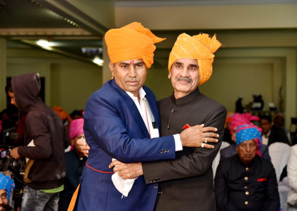 समधी को गले लगा लिया समधी को गले लगा लिया