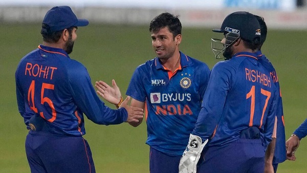 बाउंड्री से पैर छूने को लेकर कही ये बात