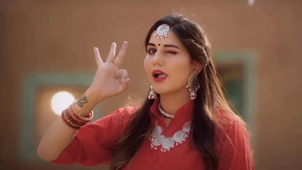 दिल्ली में है आलीशान बंगला