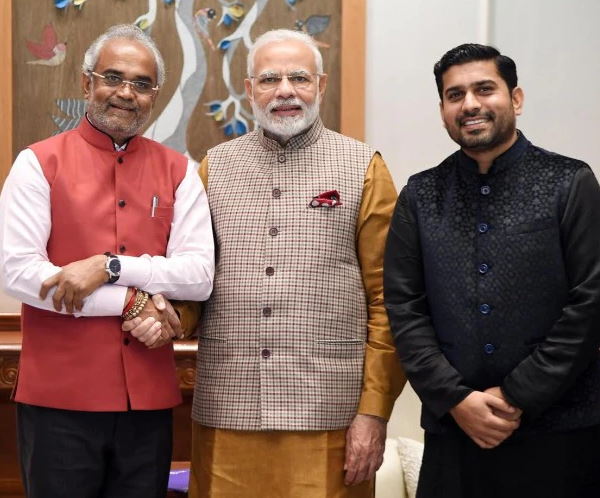 प्रधानमंत्री नरेंद्र मोदी ने की प्रशंसा