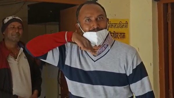 पुष्पा का डायलॉग बोलकर सुनाया पुष्पा का डायलॉग बोलकर सुनाया