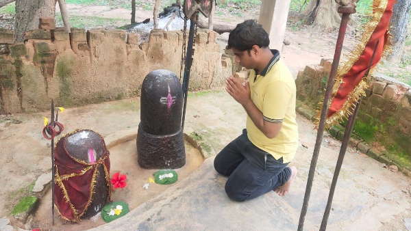 मुख्य केंद्र गोबराहीन महादेव ही हैं मुख्य केंद्र गोबराहीन महादेव ही हैं