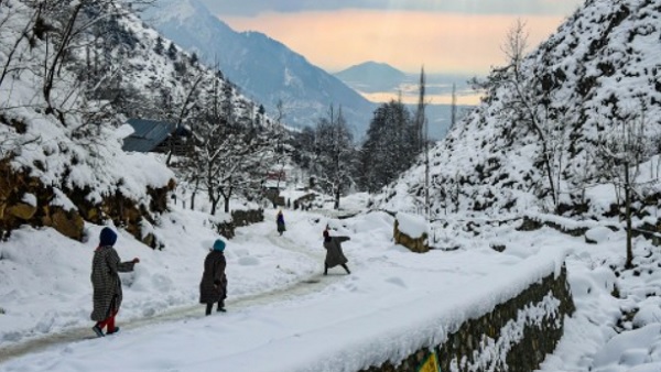 बर्फबारी और ओलावृष्टि की आशंका बर्फबारी और ओलावृष्टि की आशंका