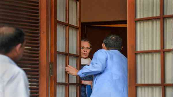 सोनिया के निजी सचिव ने 2013 के बाद से नहीं दिया किराया