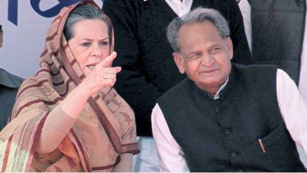 सोनिया भी है मौन ,3 बार पत्र लिख चुके है राजस्थान के सीएम 