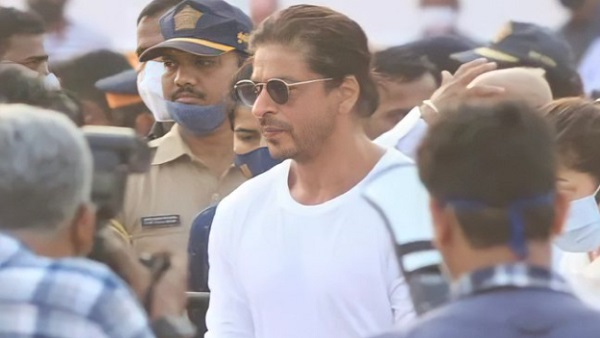 कई लोगों ने कहा- SRK ने जो किया वह आस्था का कार्य कई लोगों ने कहा- SRK ने जो किया वह आस्था का कार्य