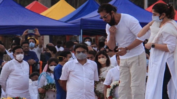 शाहरुख और पूजा की तस्वीर देख लोग बोले- यही है असली भारत 
