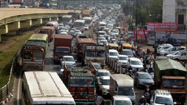 भारी ट्रैफिक जाम में फंसे थे रिटायर्ड कर्नल