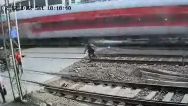 '440 वोल्ट का झटका भी जरूर लगा होगा' '440 वोल्ट का झटका भी जरूर लगा होगा'