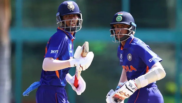 अंतिम 10 ओवर में बने खूब रन