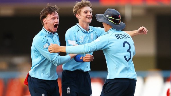 विस्फोटक शुरुआत के बाद लड़खड़ाई अफगानिस्तान